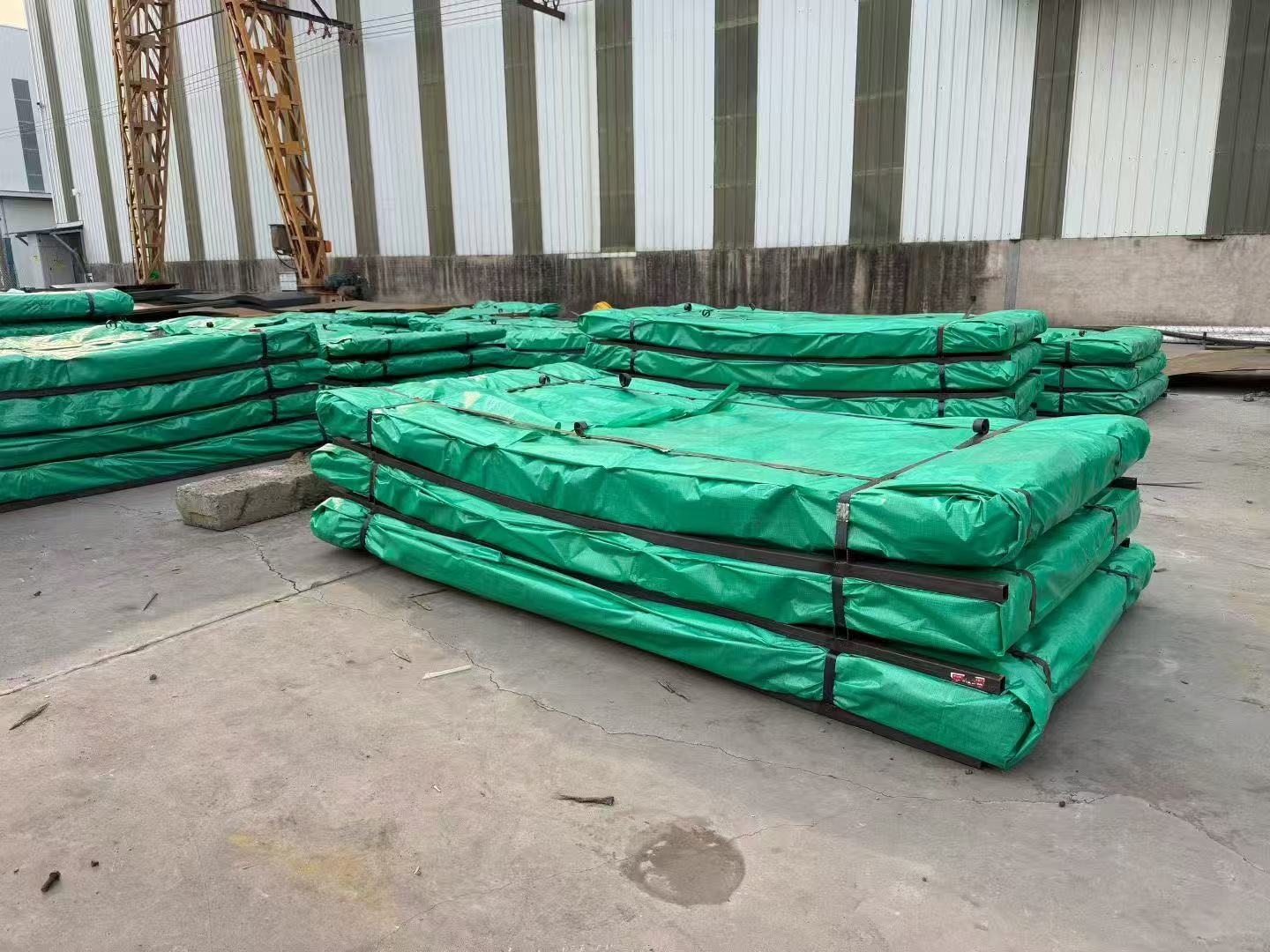 钢材仓储与板材一